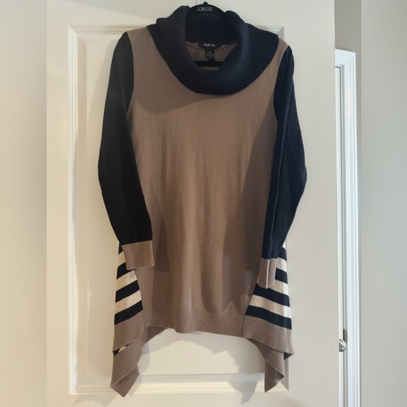 Style & Co. Women’s Colorblocked Handkerchief Hem Pullover Sweater Size Medium - Picture 2 of 6